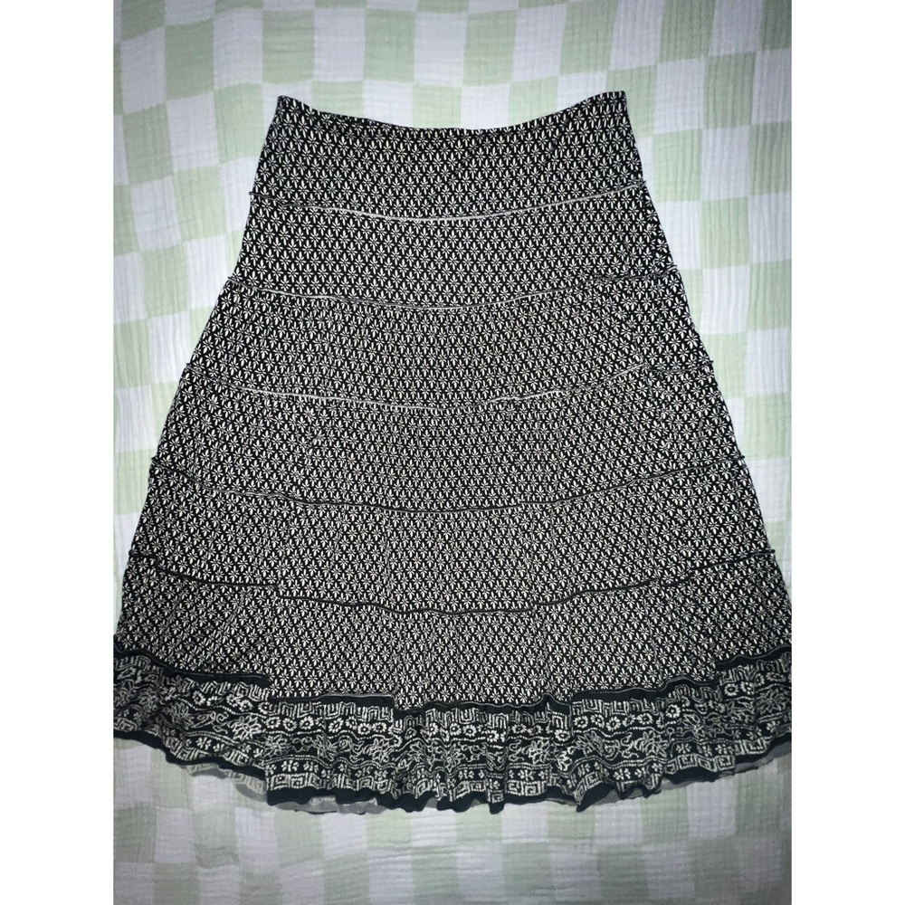 Women’s Black and White Patterned Skirt